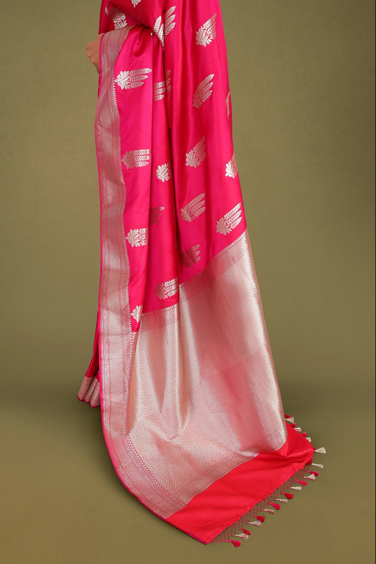 Pink Mashru Silk Banarasi Saree with Floral Booti Motifs
