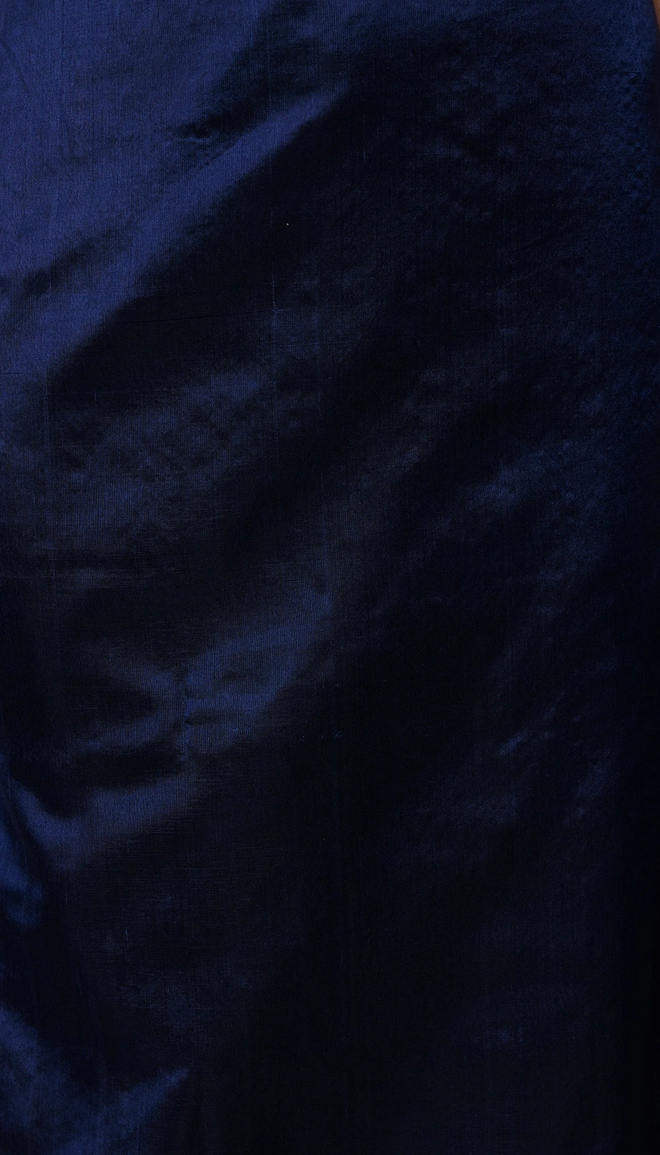 Matching blouse piece shown with the saree