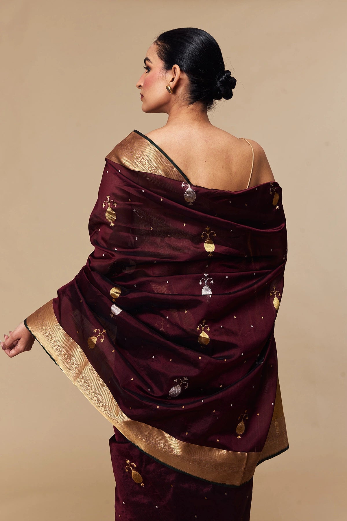 Handwoven zari details and floral motifs on Chanderi fabric