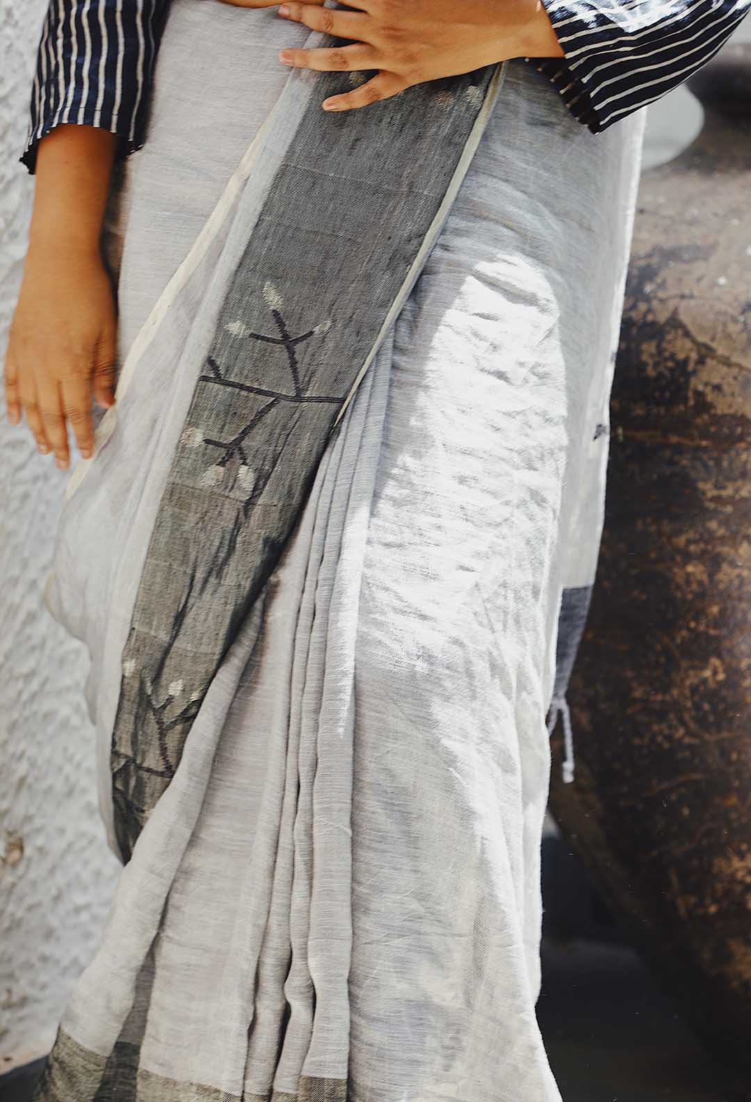 Handspun linen saree with zari work