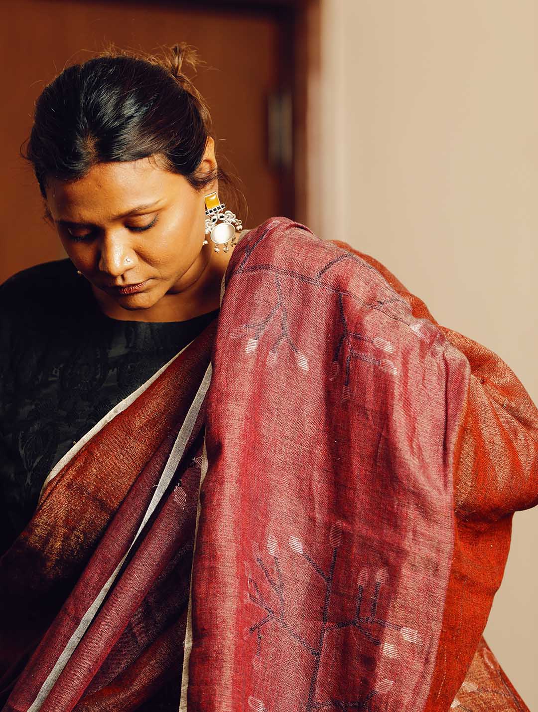 Handspun linen saree with zari work