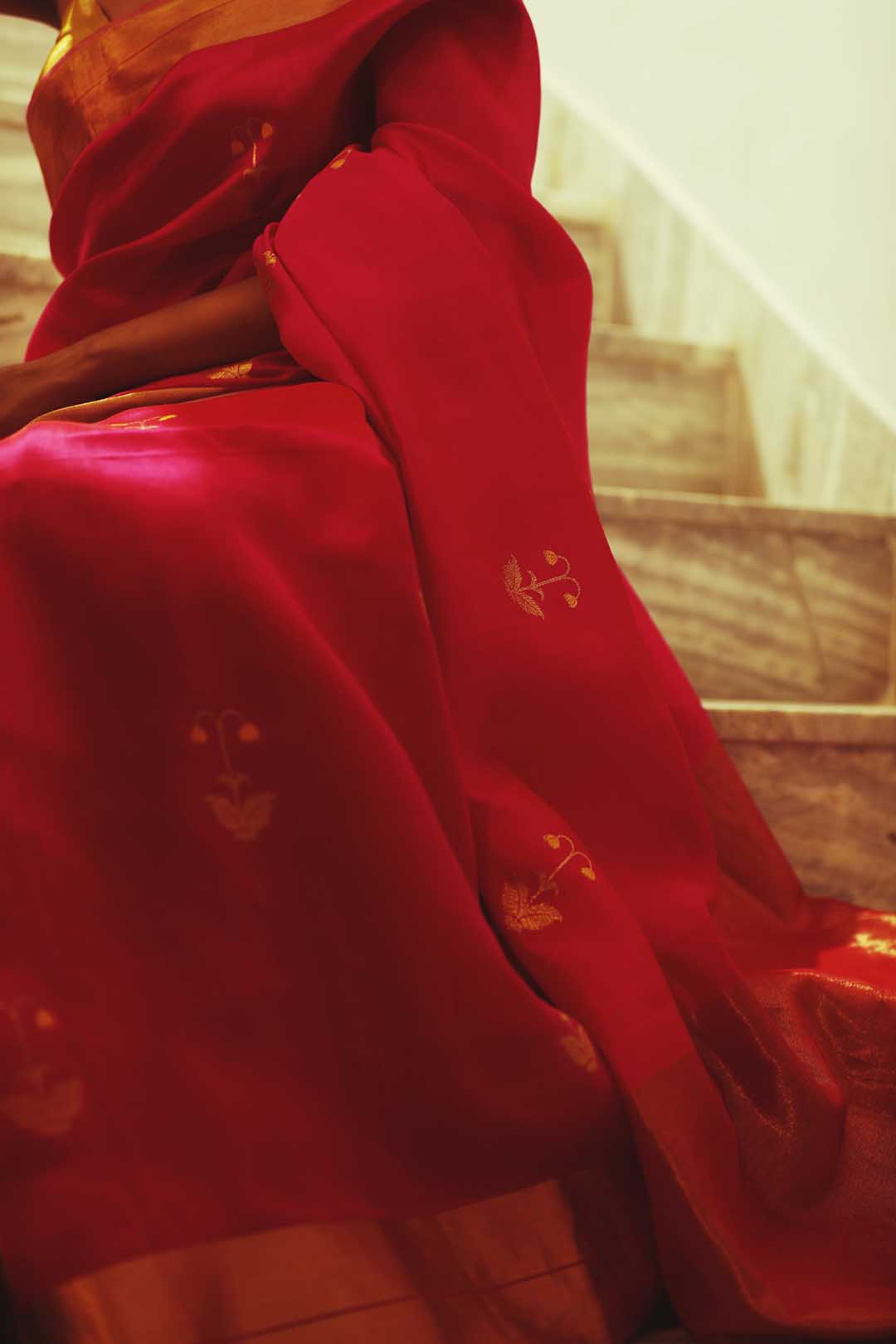 Regal Charm : handwoven chanderisilk saree with gold border