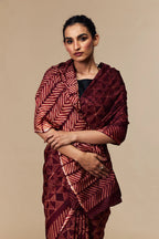 Close-up of chevron tie-dye design on the pallu