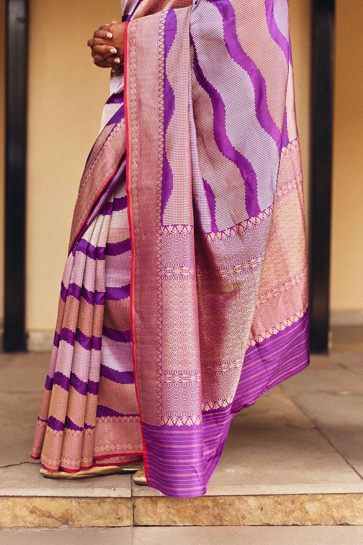 Pure Banarasi Silk Kadhuwa Jangla Saree – Wave Design in Purple & Rose Gold