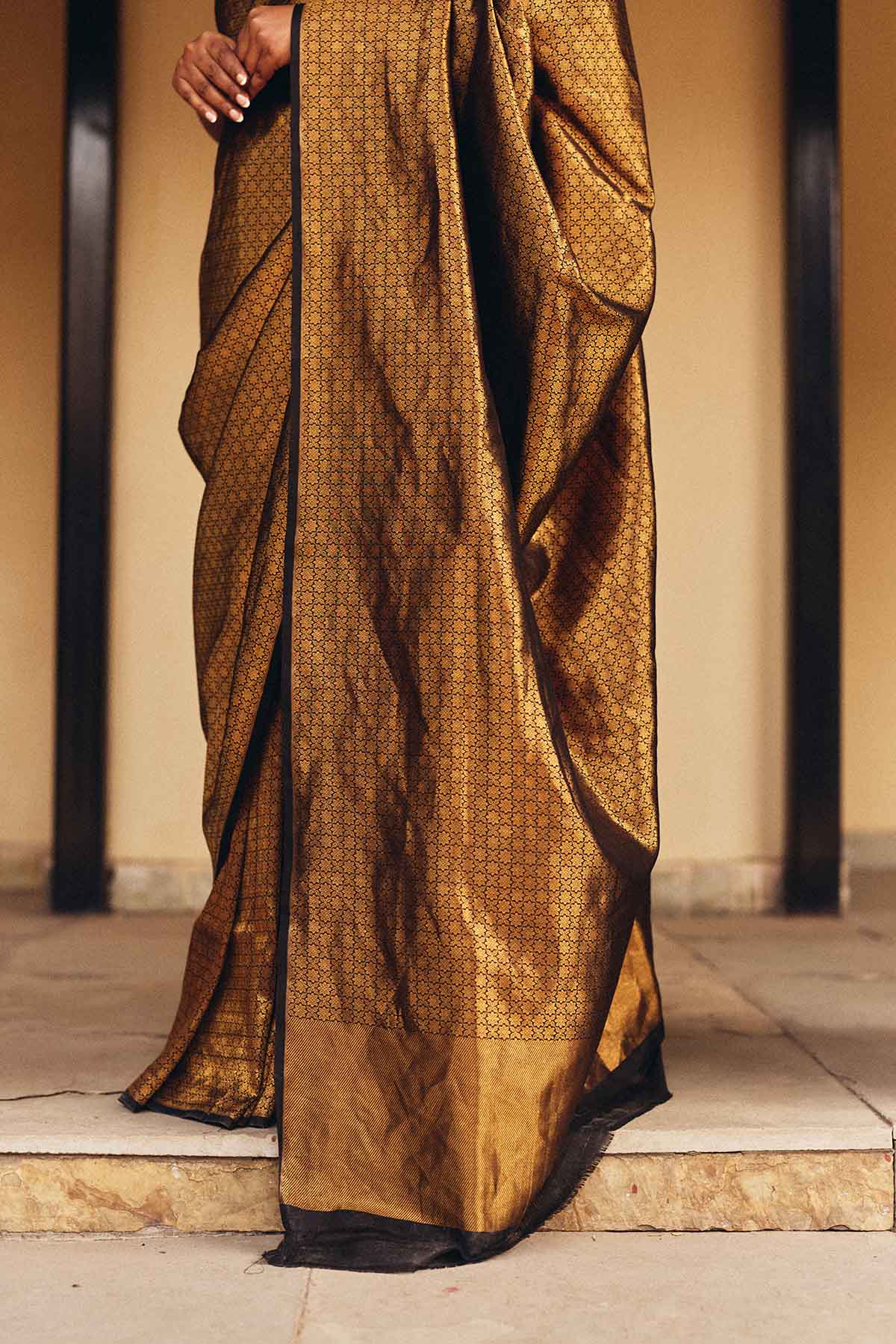 Pure Silk Jamewar Banarasi Saree – Antique Gold & Black