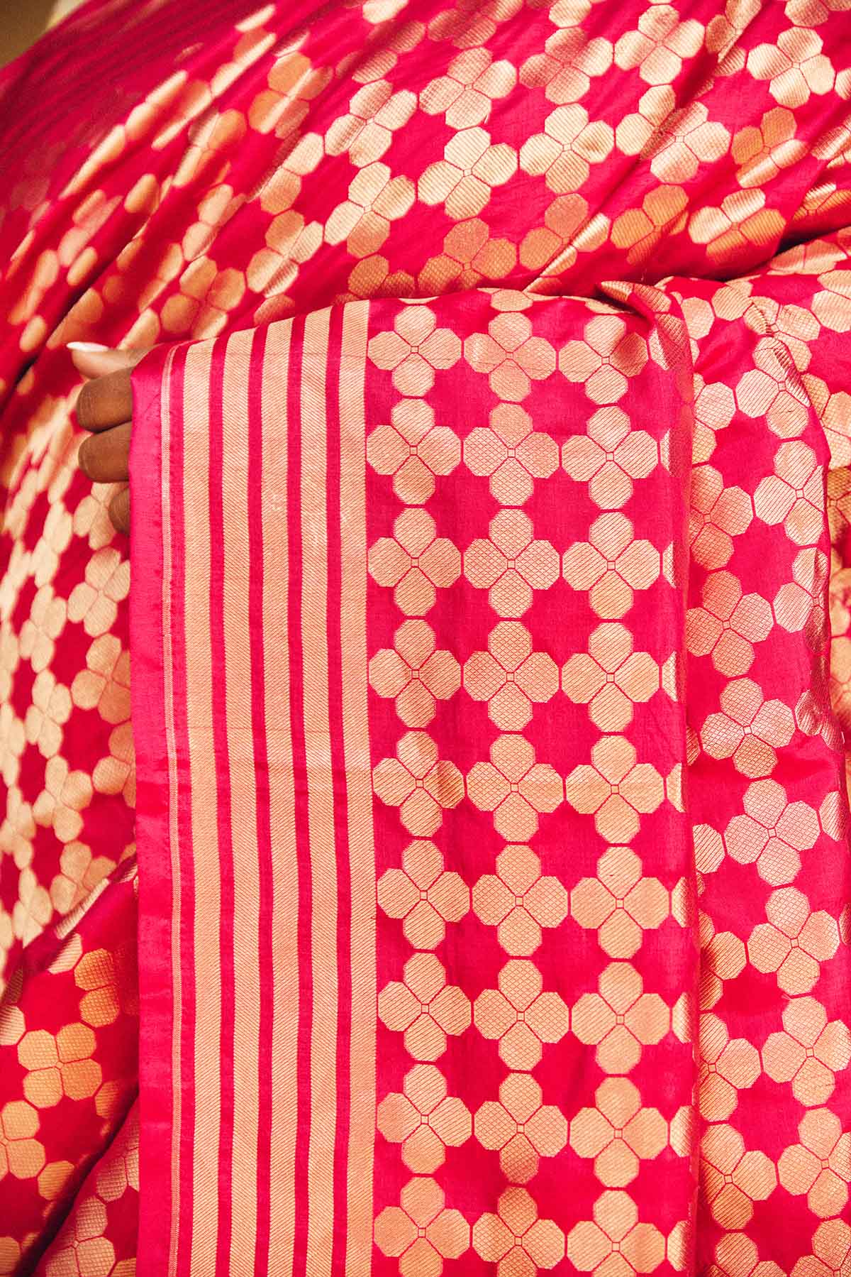 Pure Silk Jamewar Banarasi Saree in Red & Gold – Intricate All-Over Weave